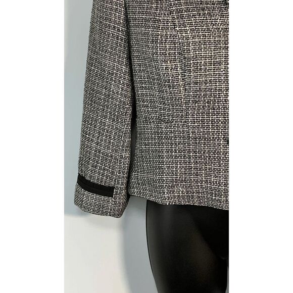 Cynthia Howie Women's Black Tweed Crop Silk Button Blazer Jacket Size Petite 4P - Picture 5 of 8